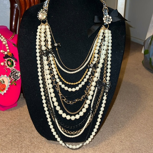 Super Rare Vintage  Betsey Johnson layered Pearl Strands Necklace - Picture 4 of 8